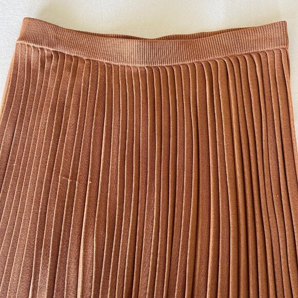 T Tahari Pleated Knit Skirt in Caramel | Size Small - Picture 7 of 8